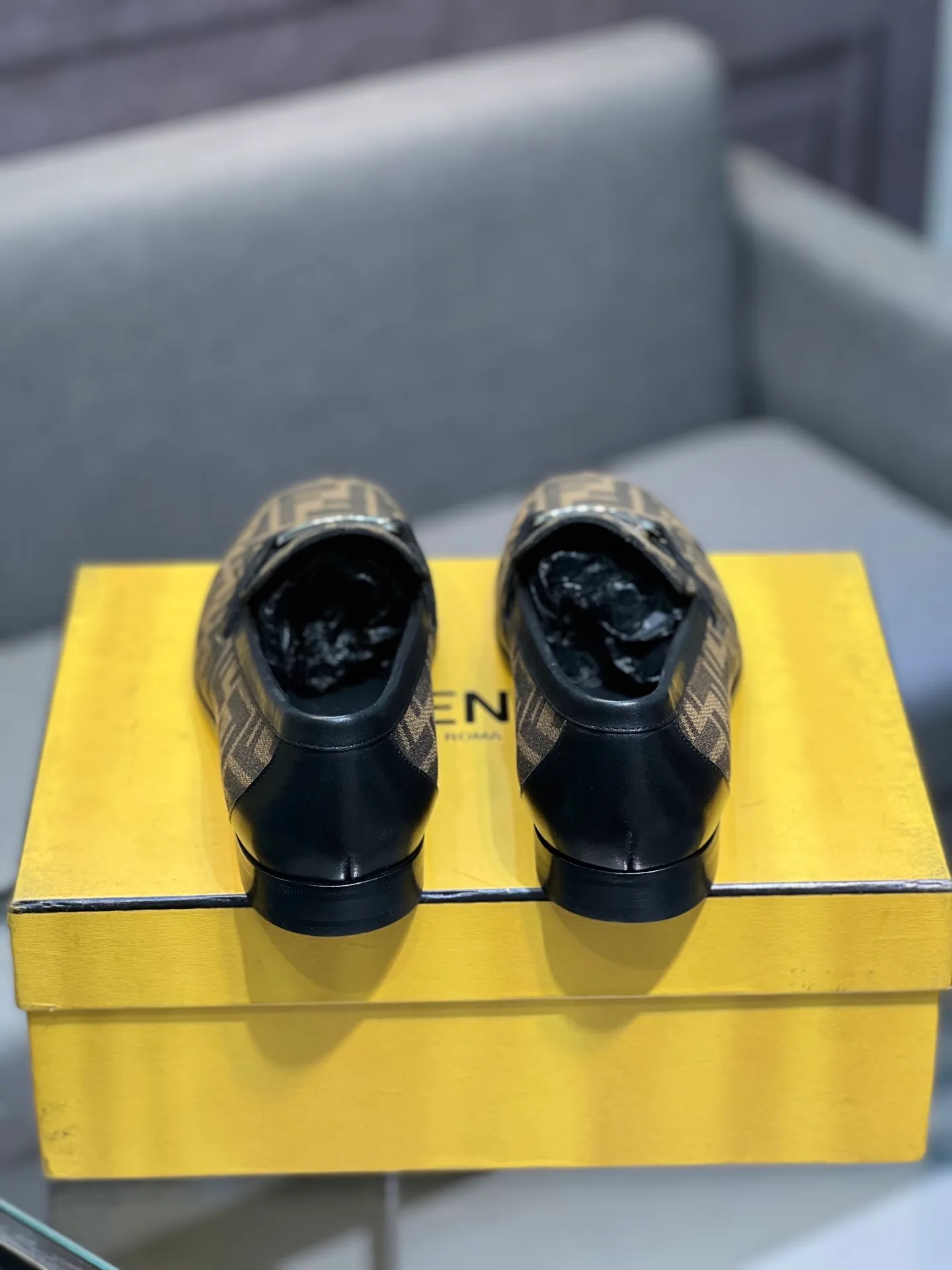 Men's shoes 💰940 [FENDI] Fendi men's business casual leather shoes imported brand cloth/calf leather/open edge beads/brand logo printing -Inner lining: comfortable cowhide lining -Outsole: genuine leather outsole with rubber backing embedded in the heel, perfect injection molding -Super high quality control·Fine workmanship: highlighted (high-end·luxury·grade) -Size: 39-44.38.45.46 Customized, non-returnable